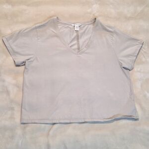 Athleta Neutral V Neck Tee Cropped Boxy Minimalist Capsule Wardrobe XL